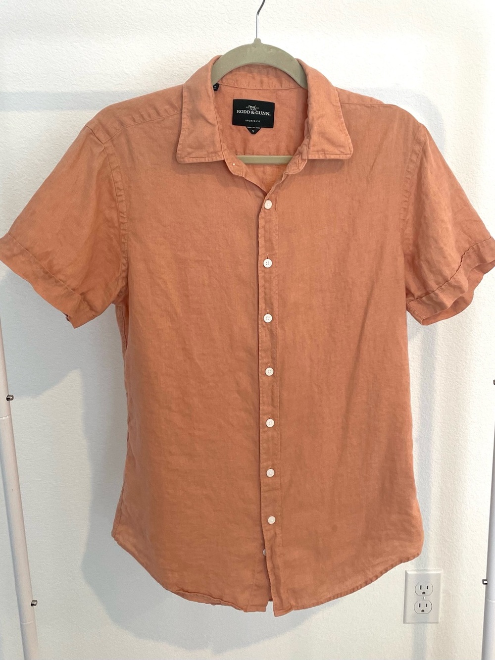 Rodd & Gunn Short-Sleeve Linen Button-Down in Terracotta
